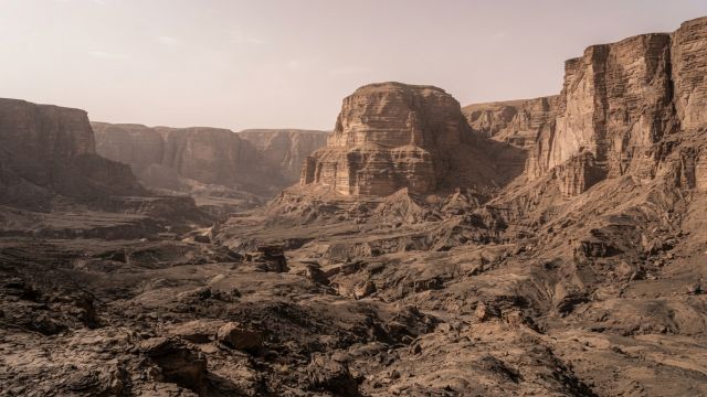 Planet Earth - Hebes Chasma: An enclosed Martian canyon
