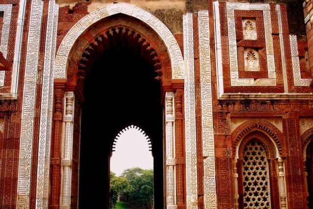 World Wonders - Qutb Minar: Delhi's soaring medieval minaret and victory monument