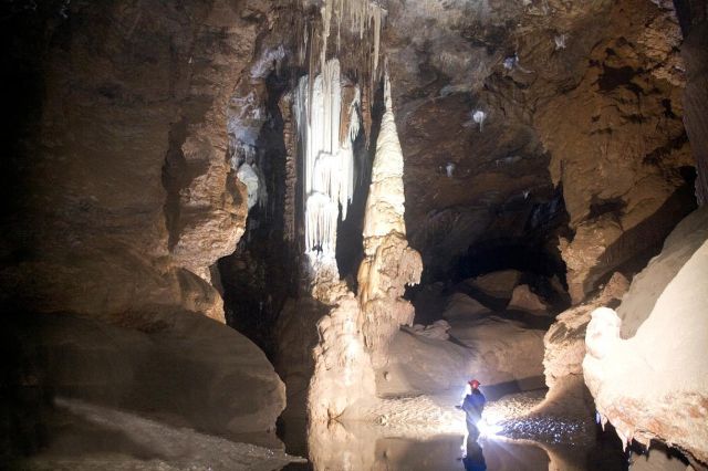 Planet Earth - Blauhöhle: southern Germany's vast flooded cave system
