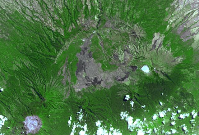 Planet Earth - Ijen: the world’s most acidic crater lake