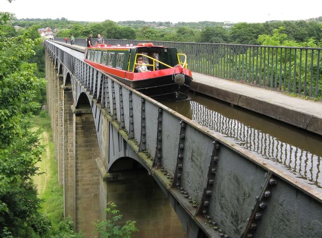Great Structures - Navigable aqueducts: Bridges carrying boats across the sky