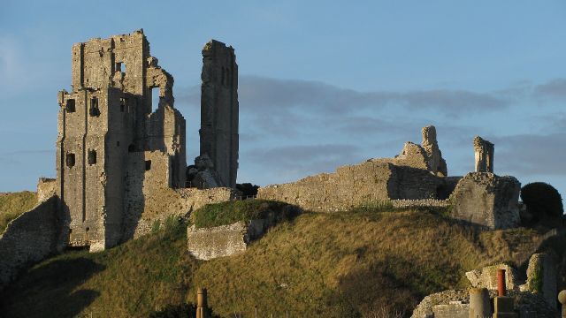 Great Structures - Castle slighting: The deliberate dismantling of fortified strongholds