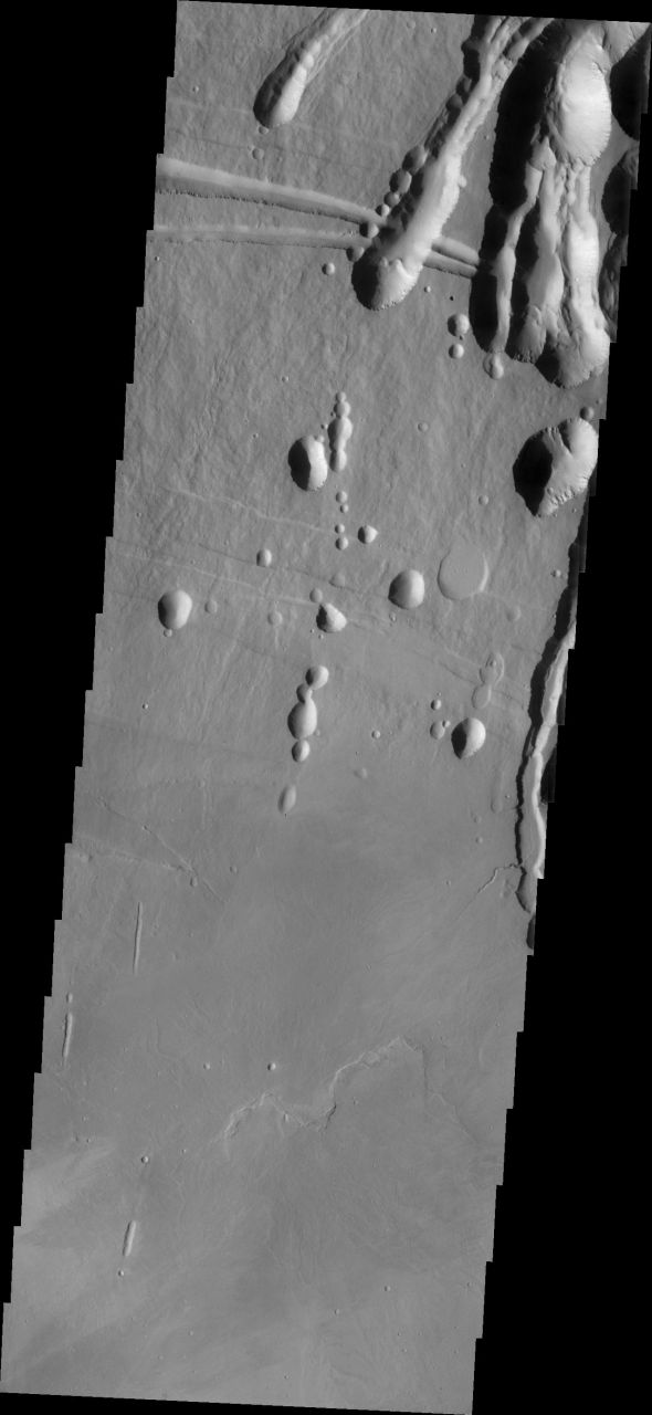 Planet Earth - Arsia Mons: the colossal Martian shield volcano