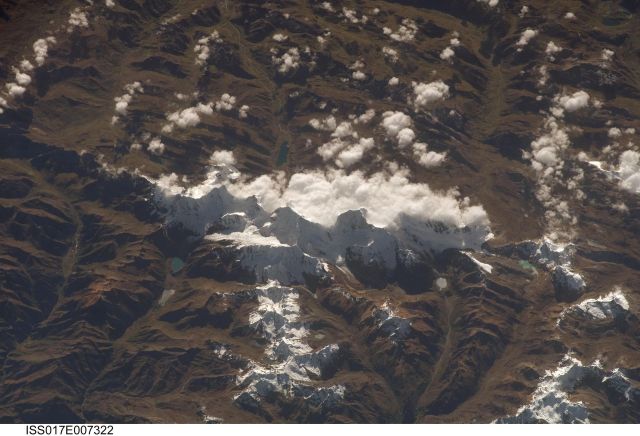 Planet Earth - Cordillera Huayhuash: Peru's razor-sharp glacial peaks