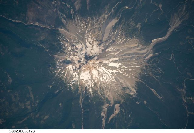 Planet Earth - Mount Hood: Oregon's glaciated Cascade stratovolcano