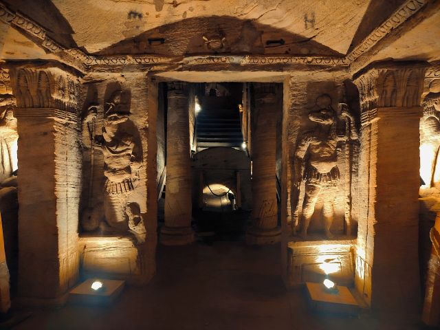 Shipwrecks & Lost Worlds - Kom El Shoqafa: Alexandria's multi-layered ancient catacombs
