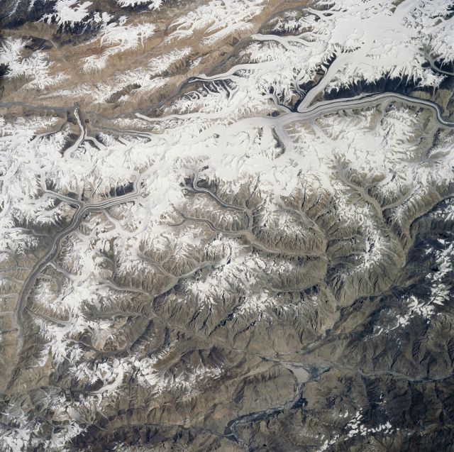 Planet Earth - K2: ancient seabed rocks atop the world's second peak