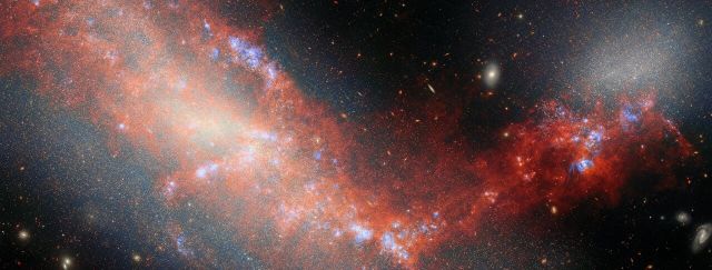 Space - Arp 269: The gravitational waltz of two dwarf galaxies