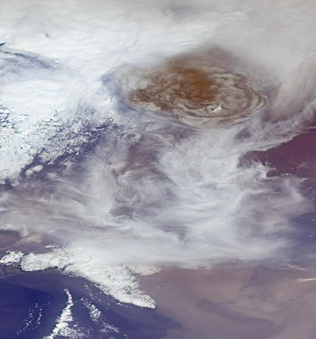 Planet Earth - Grímsvötn: Iceland's most active volcano erupts