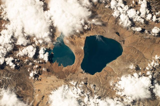 Planet Earth - Manasarovar and Rakshastal: twin lakes of Tibet