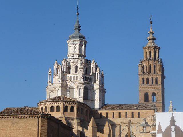 Great Structures - Lantern towers: Illuminating the heart of cruciform churches