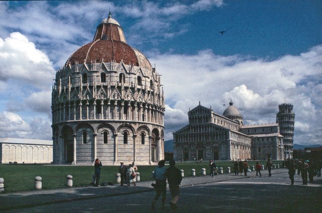 World Wonders - Piazza dei Miracoli: Pisa's medieval field of miracles