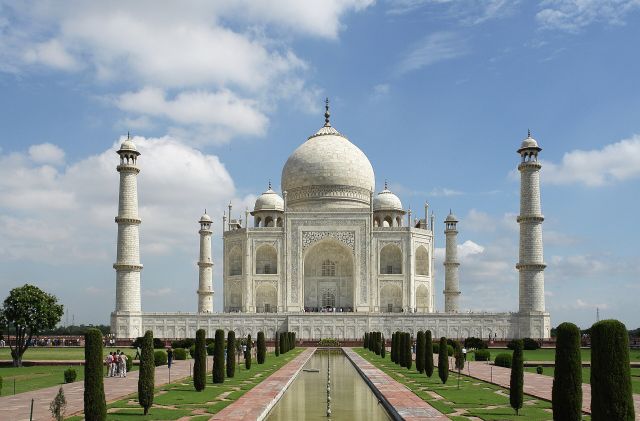 World Wonders - Taj Mahal: India's marble masterpiece of Mughal architecture