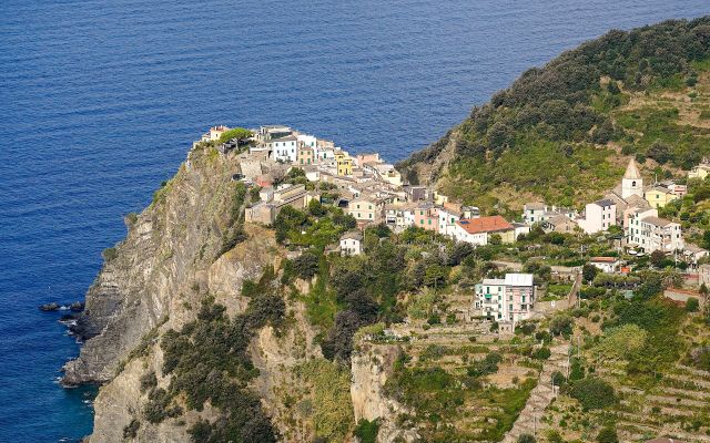 World Wonders - Corniglia: The clifftop village of the Cinque Terre