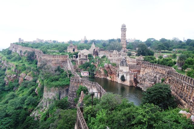 World Wonders - Chittor Fort: The sprawling hilltop stronghold of Mewar