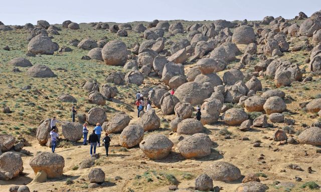 Science & Nature - Concretions: how mineral cement forms spherical rock oddities
