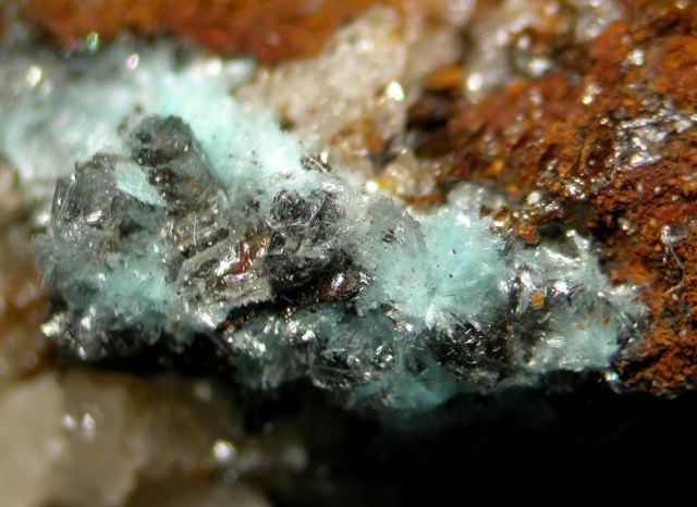 Science & Nature - Chalconatronite: a rare copper carbonate formed on bronze