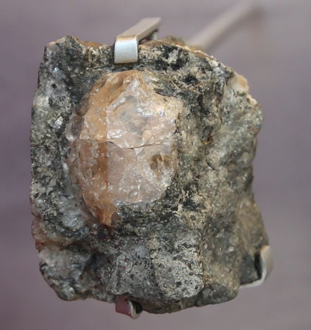 Science & Nature - Sarcolite: the flesh-colored mineral recreated in laboratories