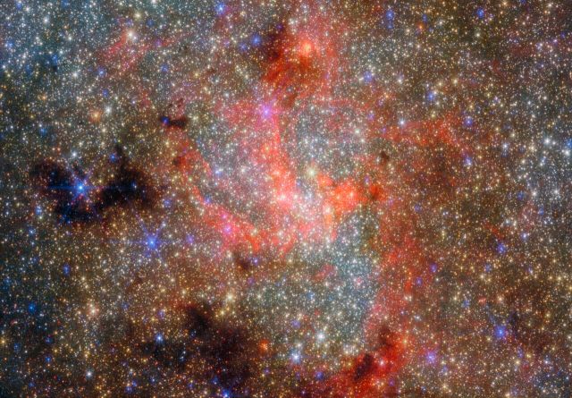 Space - Star IRS 3: dust and water beside a black hole