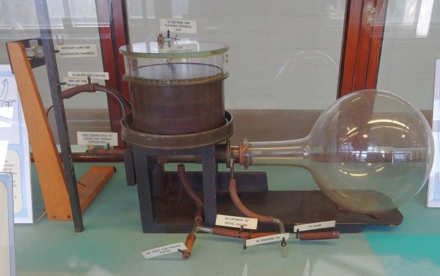 Inventions - The cloud chamber: revealing the secret paths of subatomic particles