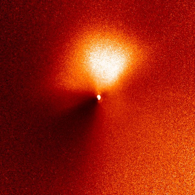 Space - Comet Tempel 1: explosive dust jet precedes spacecraft impact