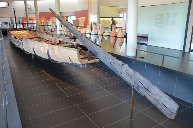 Shipwrecks & Lost Worlds - Arles Rhône 3: a Roman riverboat preserved in France