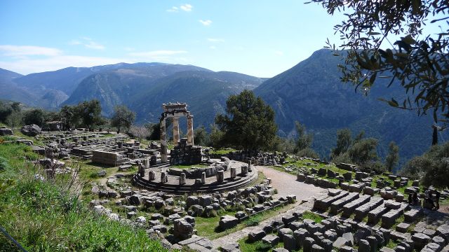World Wonders - Delphi: The ancient sacred precinct and mythical world center