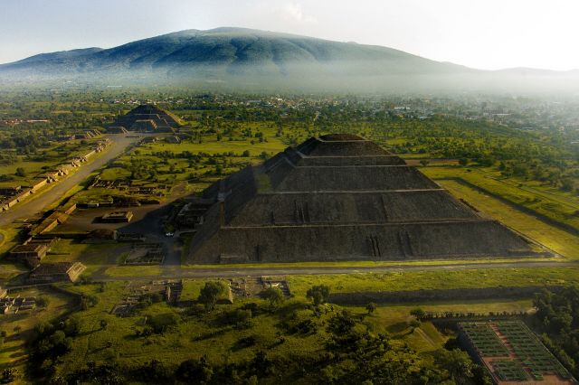 World Wonders - Teotihuacan: Mesoamerica's towering metropolis of ancient stone pyramids