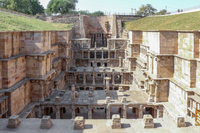 World Wonders - Rani ki Vav: Gujarat's subterranean inverted temple