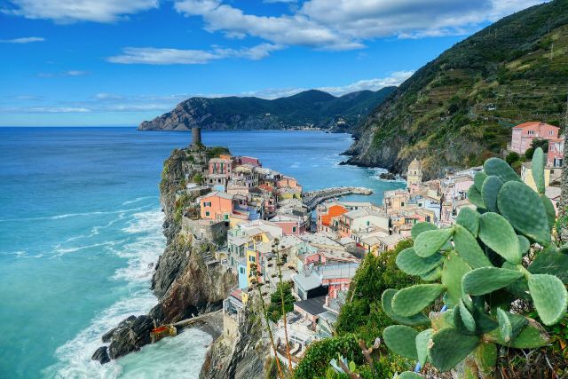 World Wonders - Cinque Terre: five cliffside coastal villages of Liguria