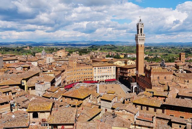 World Wonders - Siena: Tuscany's medieval financial hub and historic art center