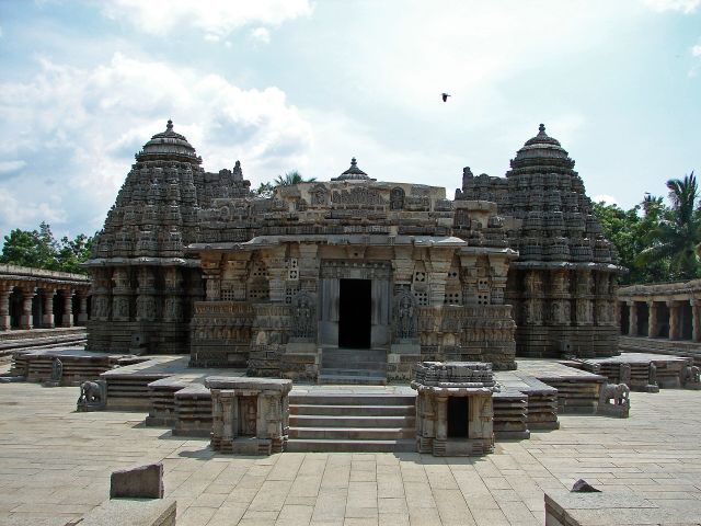 World Wonders - Sacred Ensembles of the Hoysalas: Southern India's sculptured medieval temples
