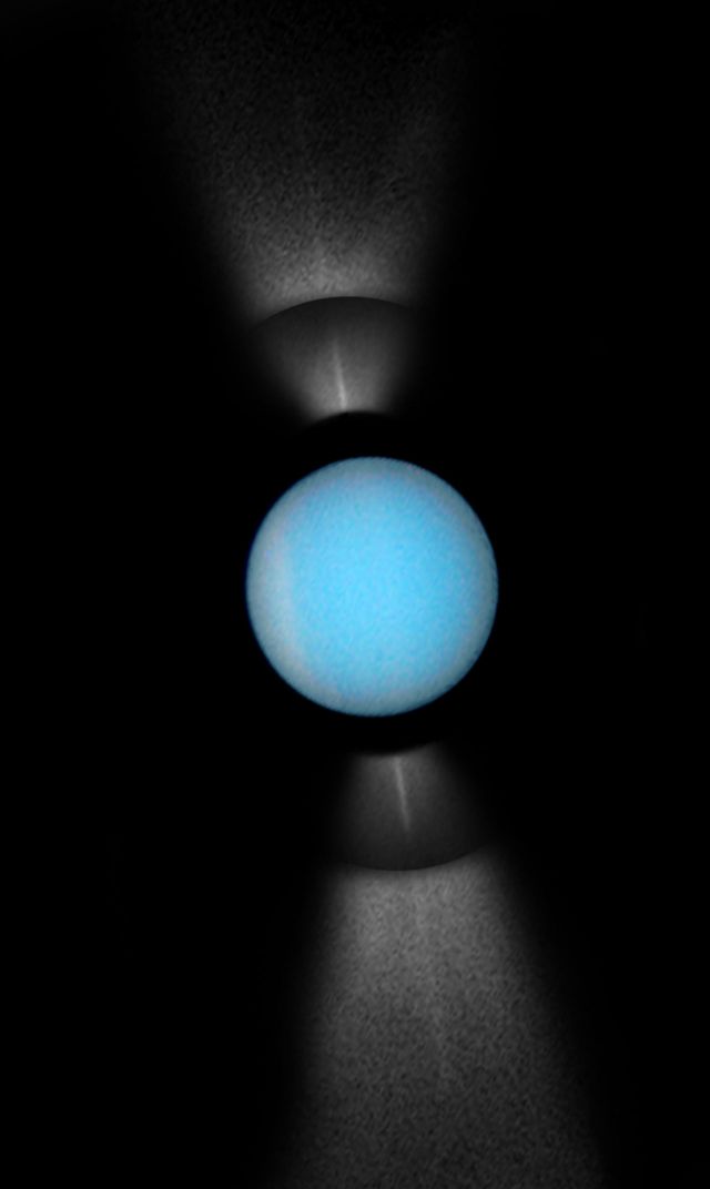 Space - Hubble captures rare edge-on view of Uranus' rings