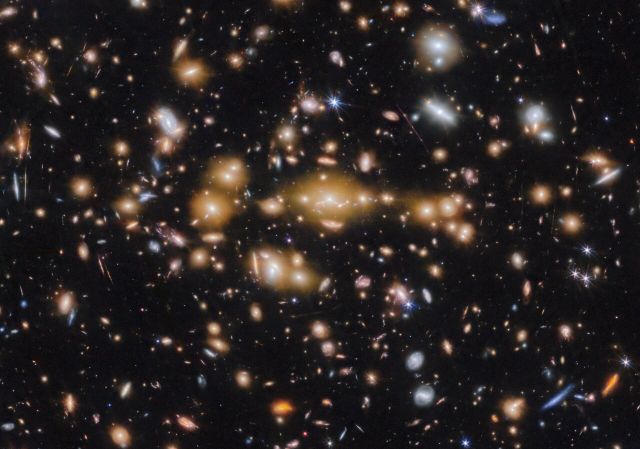 Space - Cosmic Gems arc: Early star clusters revealed by Webb