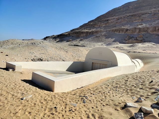 Shipwrecks & Lost Worlds - Wah-Sut: The planned Egyptian town beneath Anubis Mountain