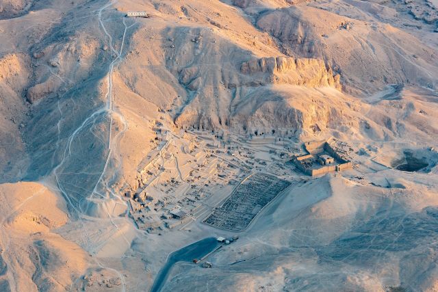 Egyptology - Deir el-Medina: the village behind the royal tombs