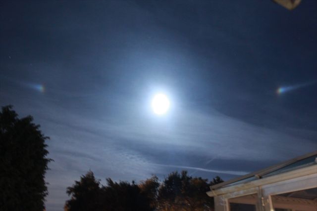 Science & Nature - Moon dogs: atmospheric ice halos illuminated by moonlight