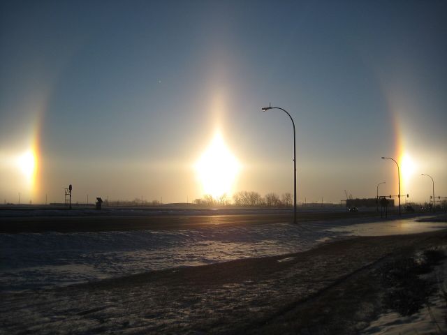 Science & Nature - Sun dogs: the atmospheric ice crystals creating mock suns