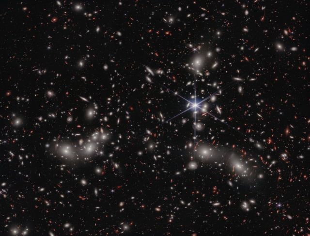 Space - Pandora's Cluster: A giant cosmic magnifying glass