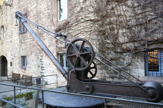 Inventions - From ancient shadufs to giant towers: the crane's evolution