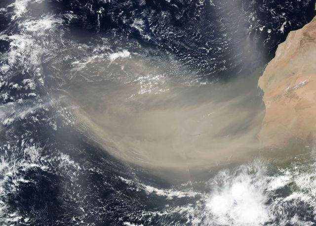 Weather - Saharan air layer: the vast airborne desert dust highway