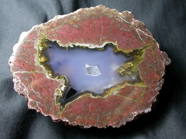 Science & Nature - Thundereggs: volcanic nodules hiding intricate crystal interiors