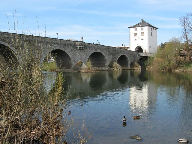 Great Structures - Bridge towers: medieval fortresses guarding vital river crossings