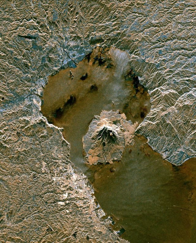 Planet Earth - Sakura-Jima: Japan's restless bay volcano