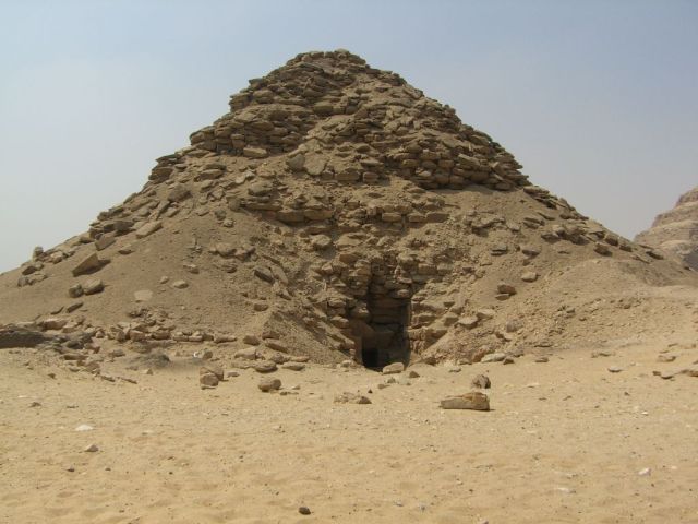 Egyptology - Pyramid of Userkaf: Saqqara's weathered royal mound