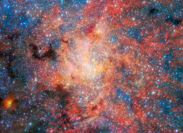 Space - Dust and water found surviving near the Milky Way's core