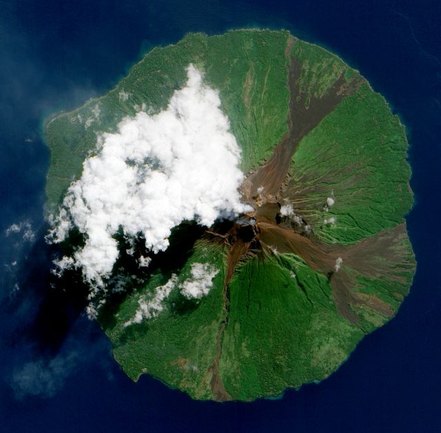 Planet Earth - Manam Volcano: Papua New Guinea's smoking island