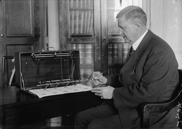 Inventions - Autopen: the machine behind high-profile signatures