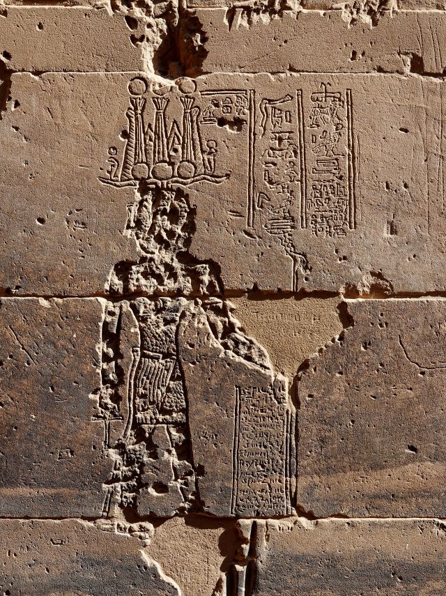 Egyptology - Graffito of Esmet-Akhom: the final hieroglyphic inscription