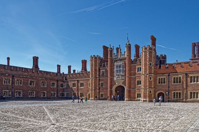Castles & Palaces - Hampton Court Palace: The cardinal's gift to Henry VIII